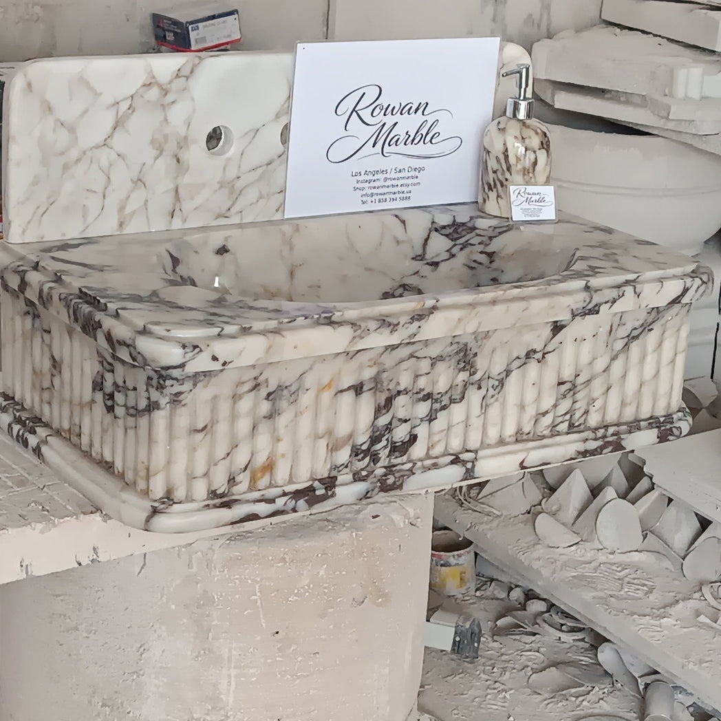 24’’ Calacatta Double Fluted Marble Sink – Wall Mounted Floating Vanity