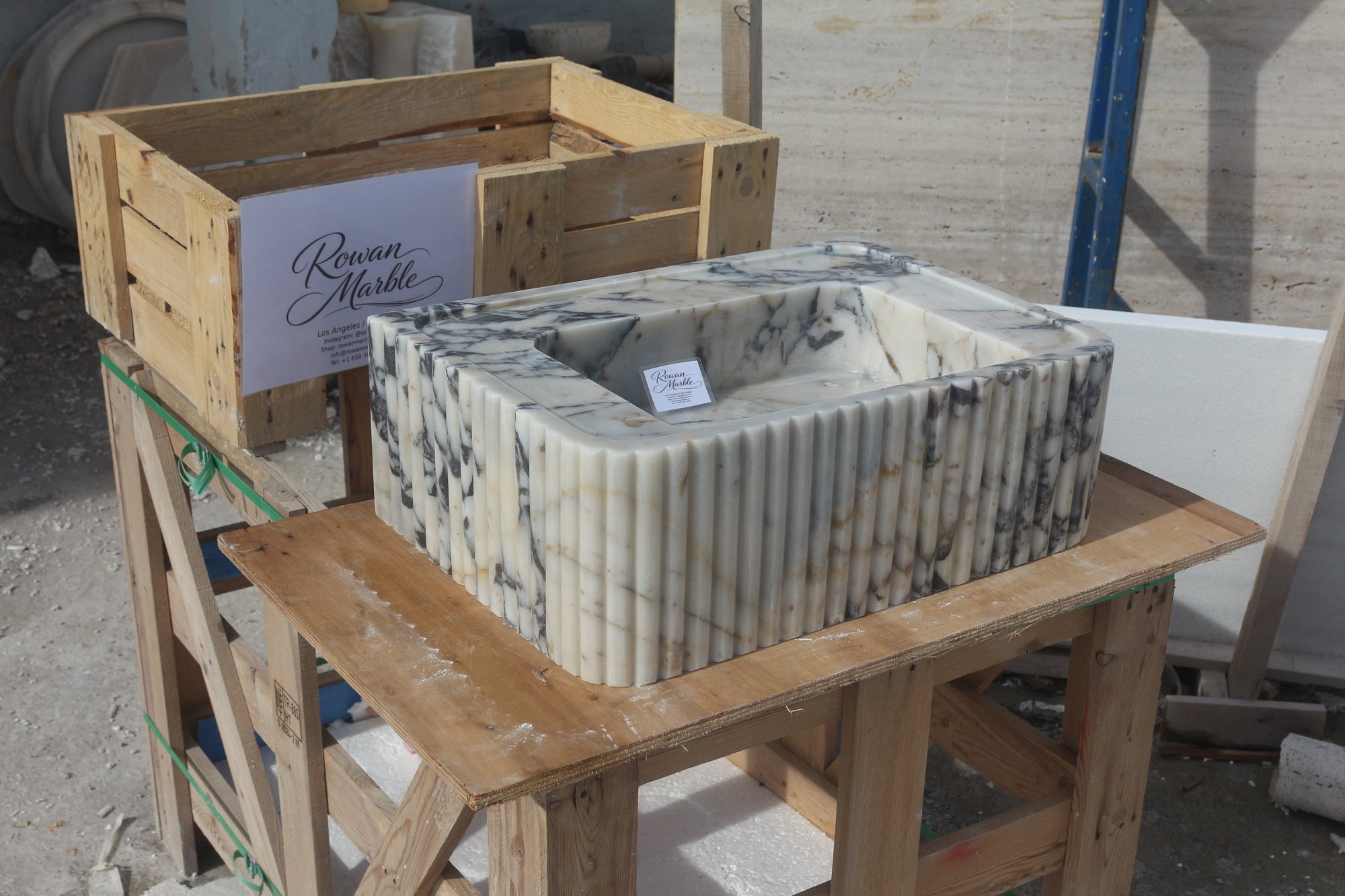 24’’ Calacatta Fluted Marble Sink