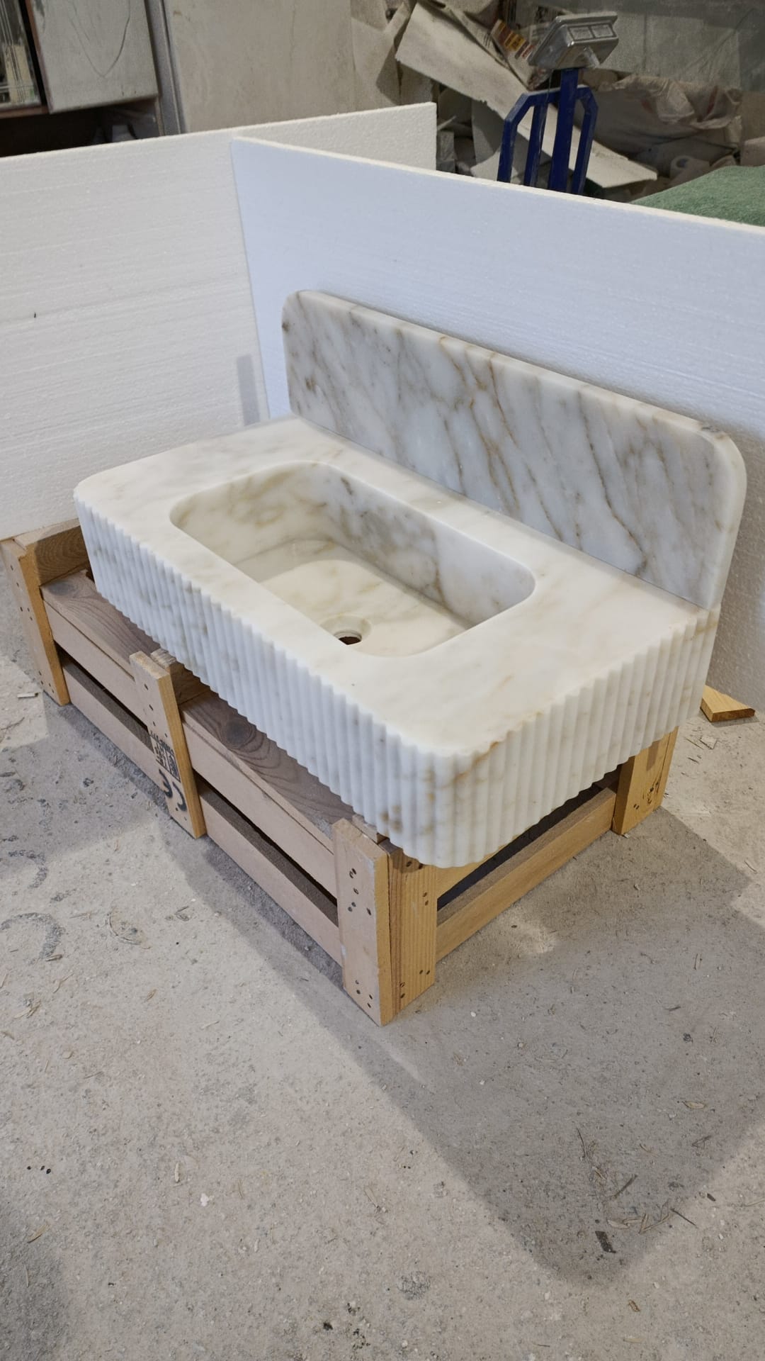 30’’ Calacatta Gold Fluted Marble Sink – Wall Mounted Floating Vanity – Luxury Bathroom Sink Handmade