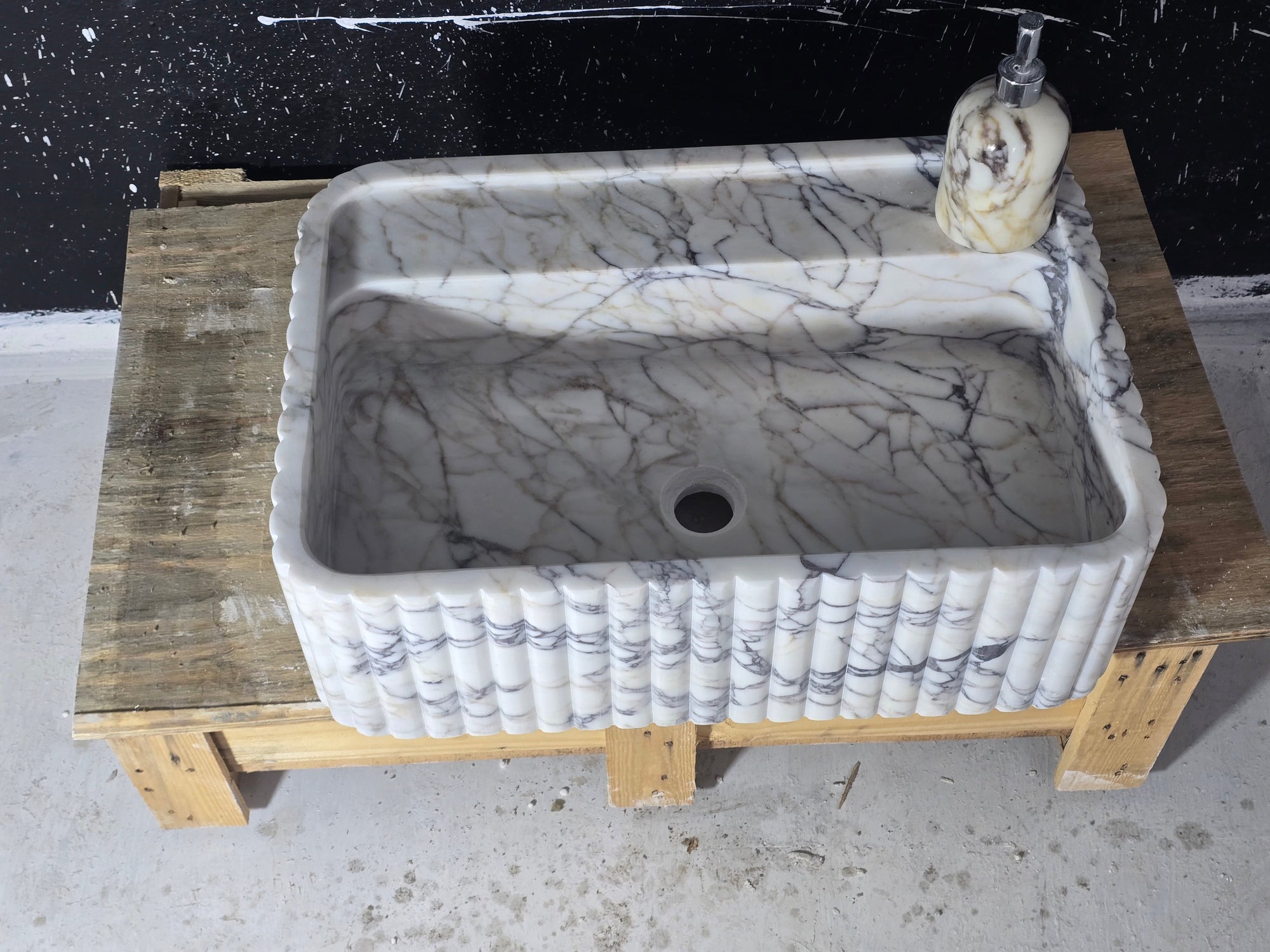 Calacatta Marble Sink 24’’ – Wall Mounted Floating Vanity – Luxury Bathroom Sink Handmade