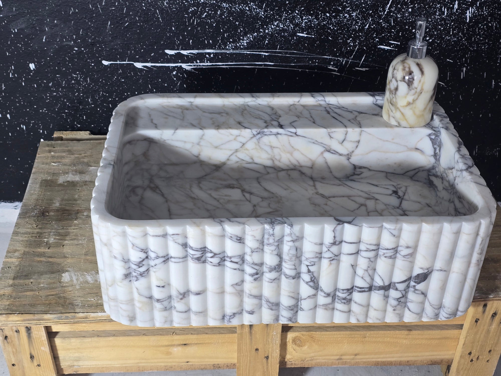 Calacatta Marble Sink 24’’ – Wall Mounted Floating Vanity – Luxury Bathroom Sink Handmade
