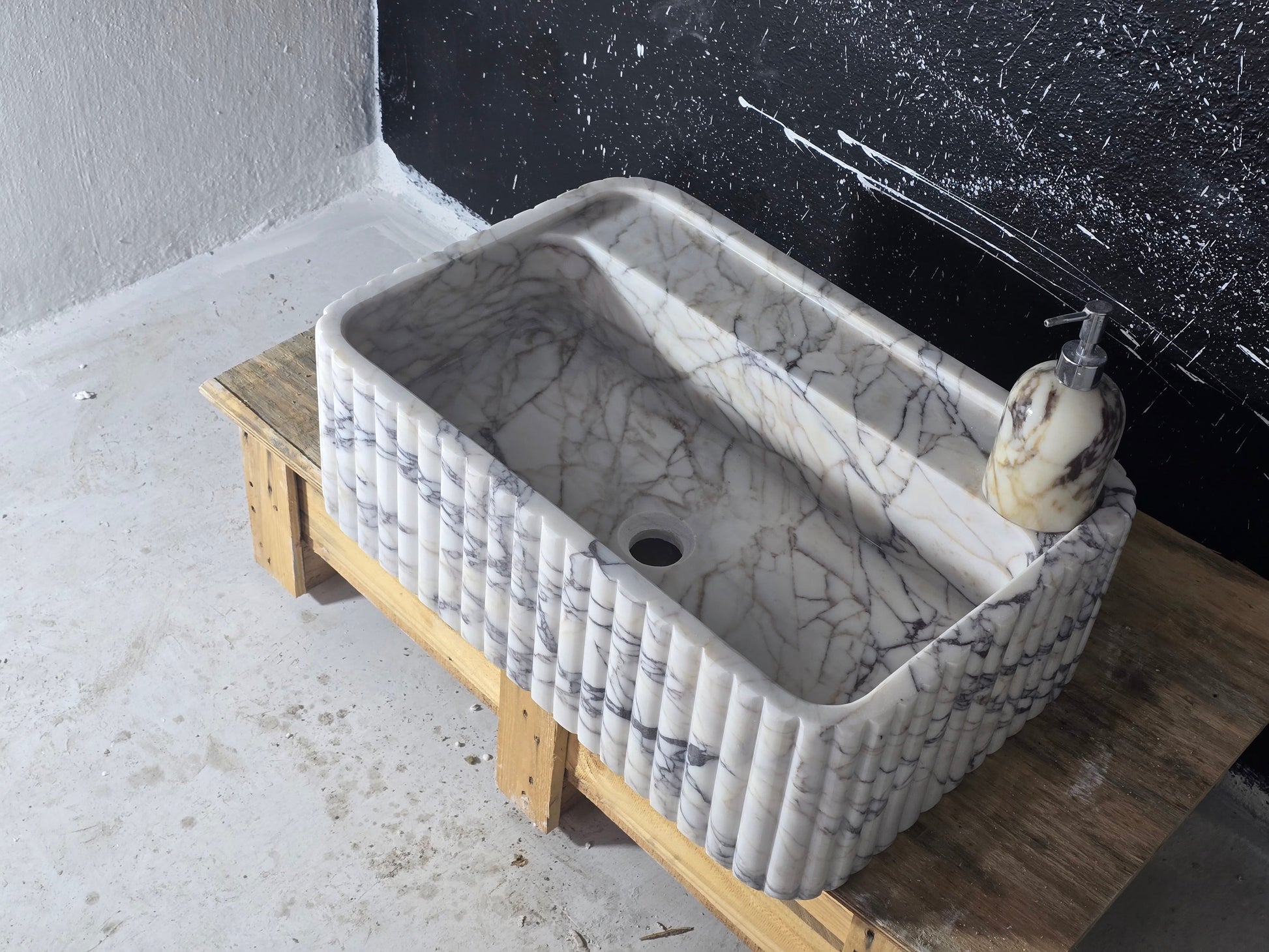 Calacatta Marble Sink 24’’ – Wall Mounted Floating Vanity – Luxury Bathroom Sink Handmade