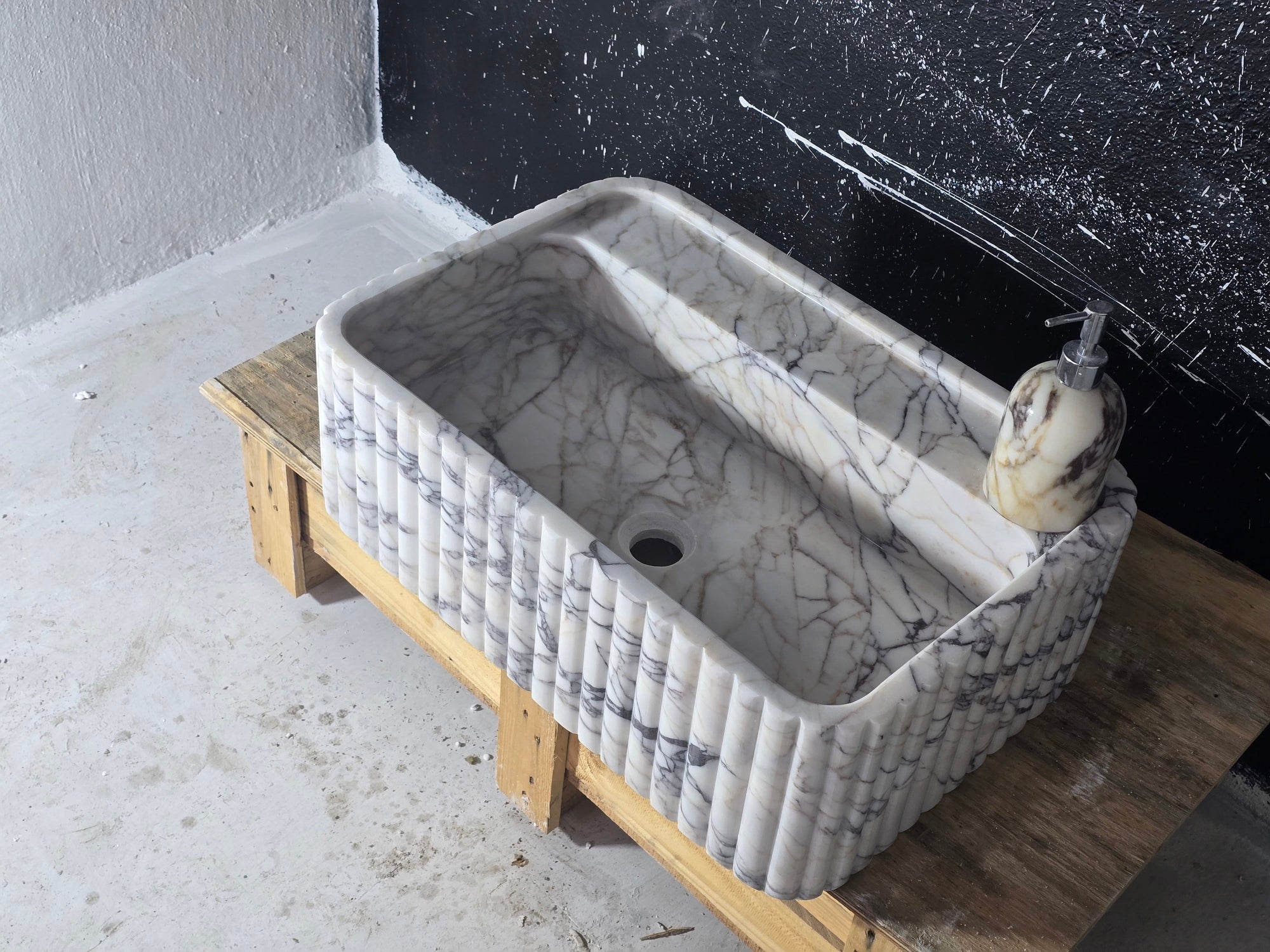 Calacatta Marble Sink 24’’ – Wall Mounted Floating Vanity – Luxury Bathroom Sink Handmade
