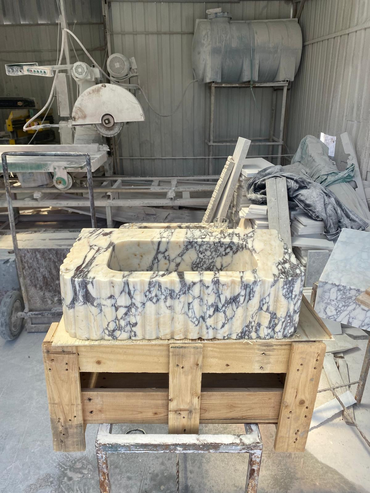 Calacatta Vein Fluted Marble Sink 24’’ – Wall Mounted Floating Vanity – Luxury Bathroom Sink Handmade