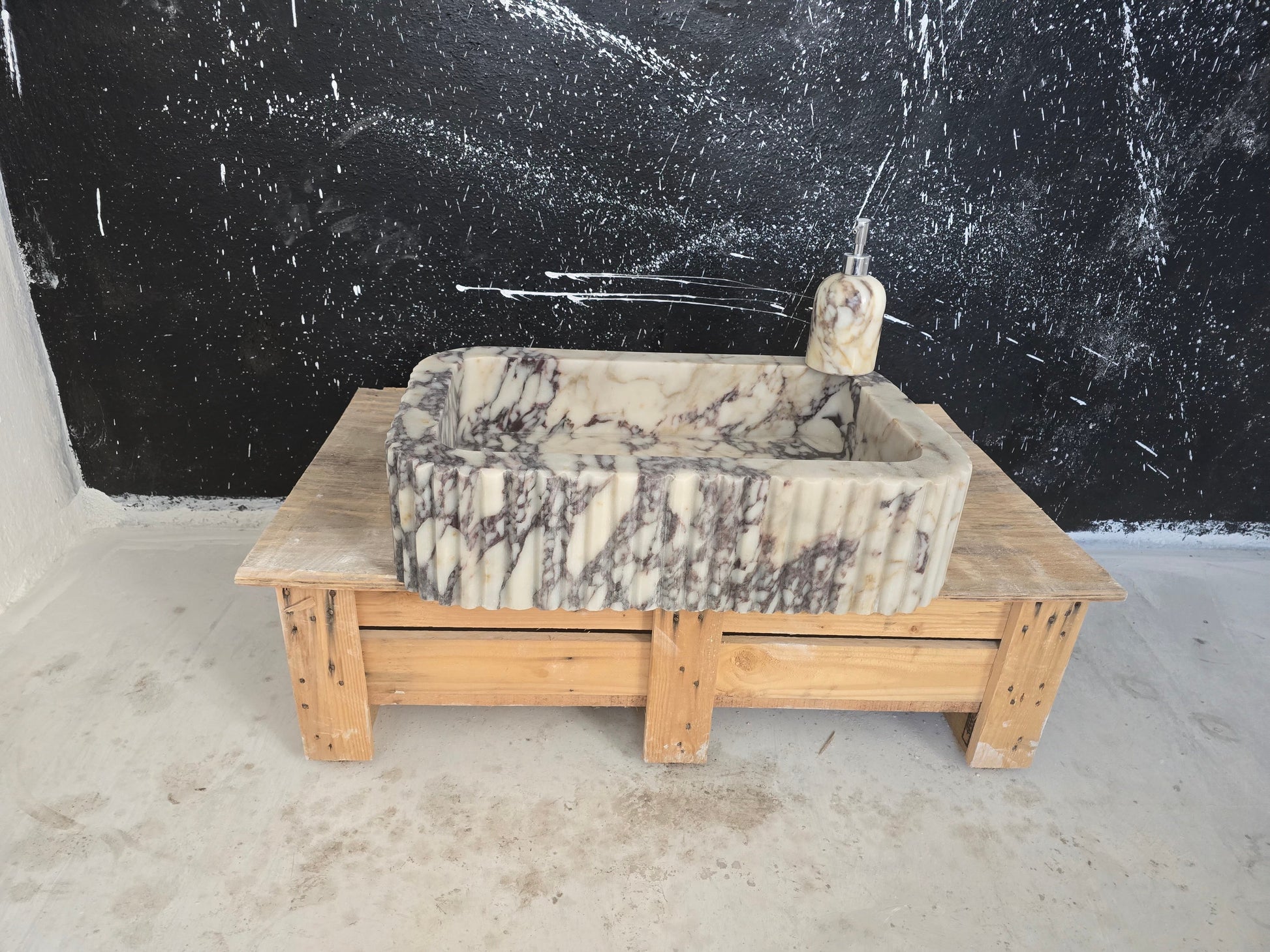 Calacatta Viola Fluted Vessel Marble Sink 24’’ – Wall Mounted Floating Vanity – Luxury Bathroom Sink Handmade