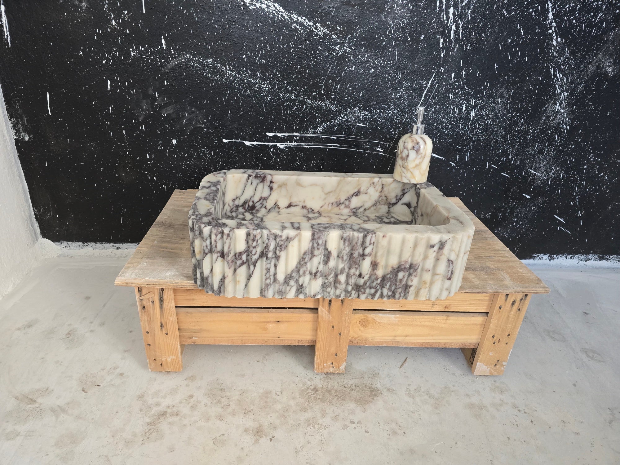 Calacatta Viola Fluted Vessel Marble Sink 24’’ – Wall Mounted Floating Vanity – Luxury Bathroom Sink Handmade