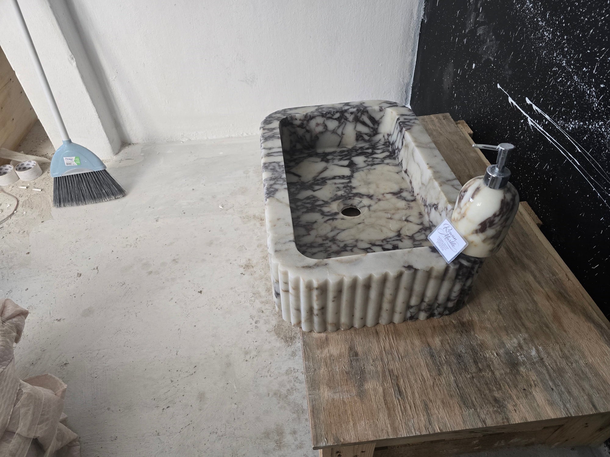 Calacatta Viola Fluted Vessel Marble Sink 24’’ – Wall Mounted Floating Vanity – Luxury Bathroom Sink Handmade