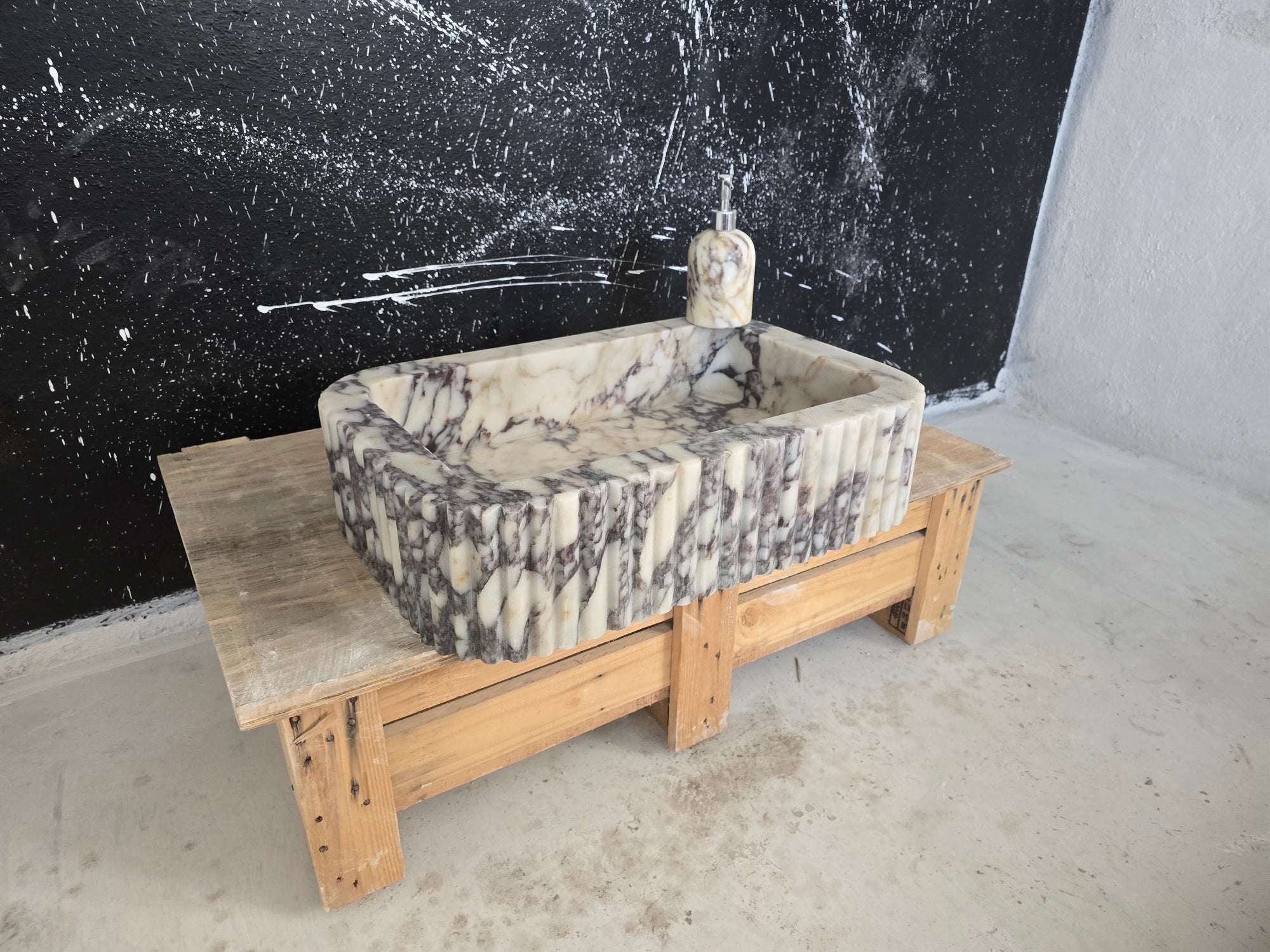 Calacatta Viola Fluted Vessel Marble Sink 24’’ – Wall Mounted Floating Vanity – Luxury Bathroom Sink Handmade