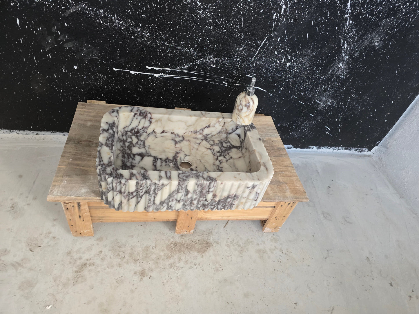 Calacatta Viola Fluted Vessel Marble Sink 24’’ – Wall Mounted Floating Vanity – Luxury Bathroom Sink Handmade