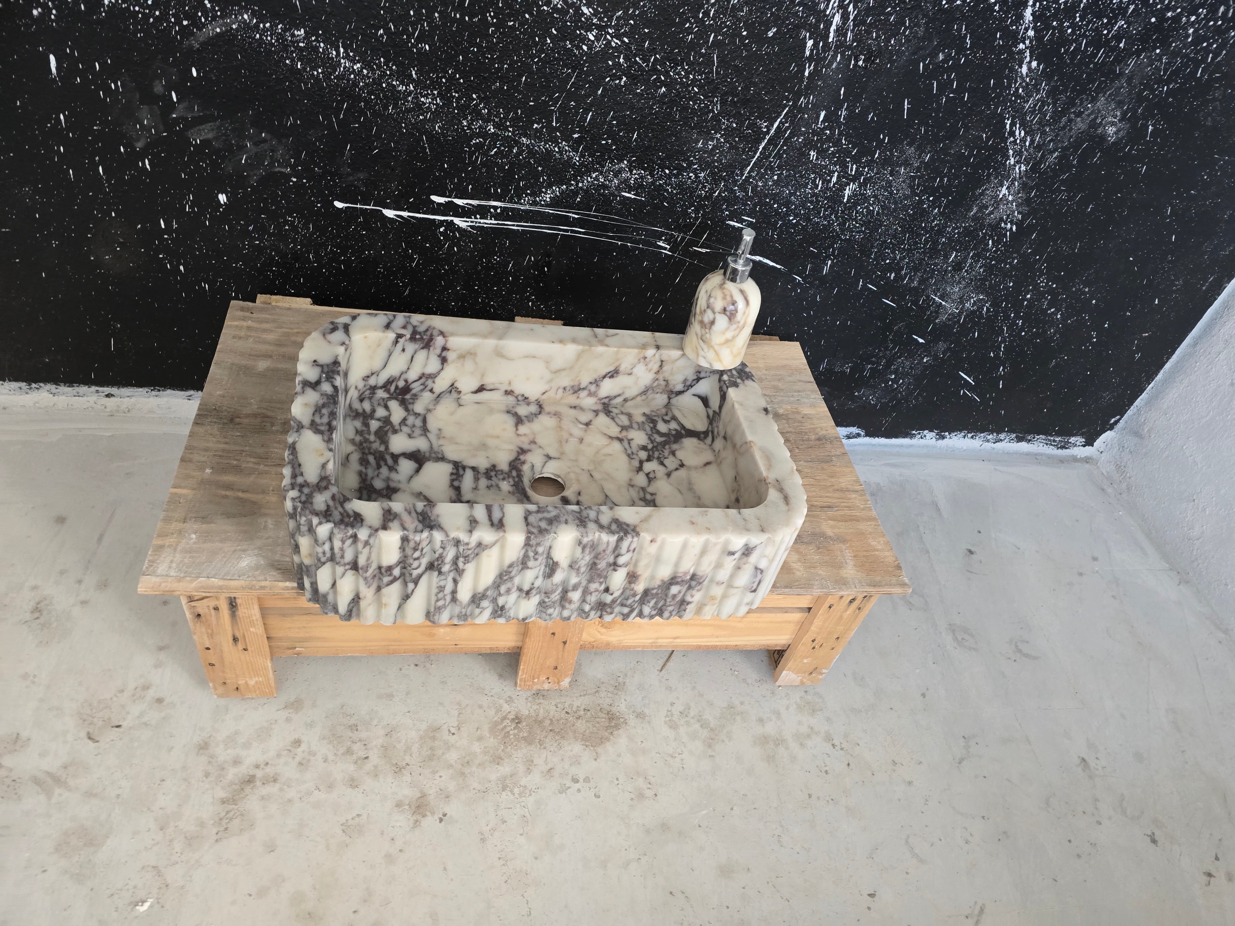Calacatta Viola Fluted Vessel Marble Sink 24’’ – Wall Mounted Floating Vanity – Luxury Bathroom Sink Handmade