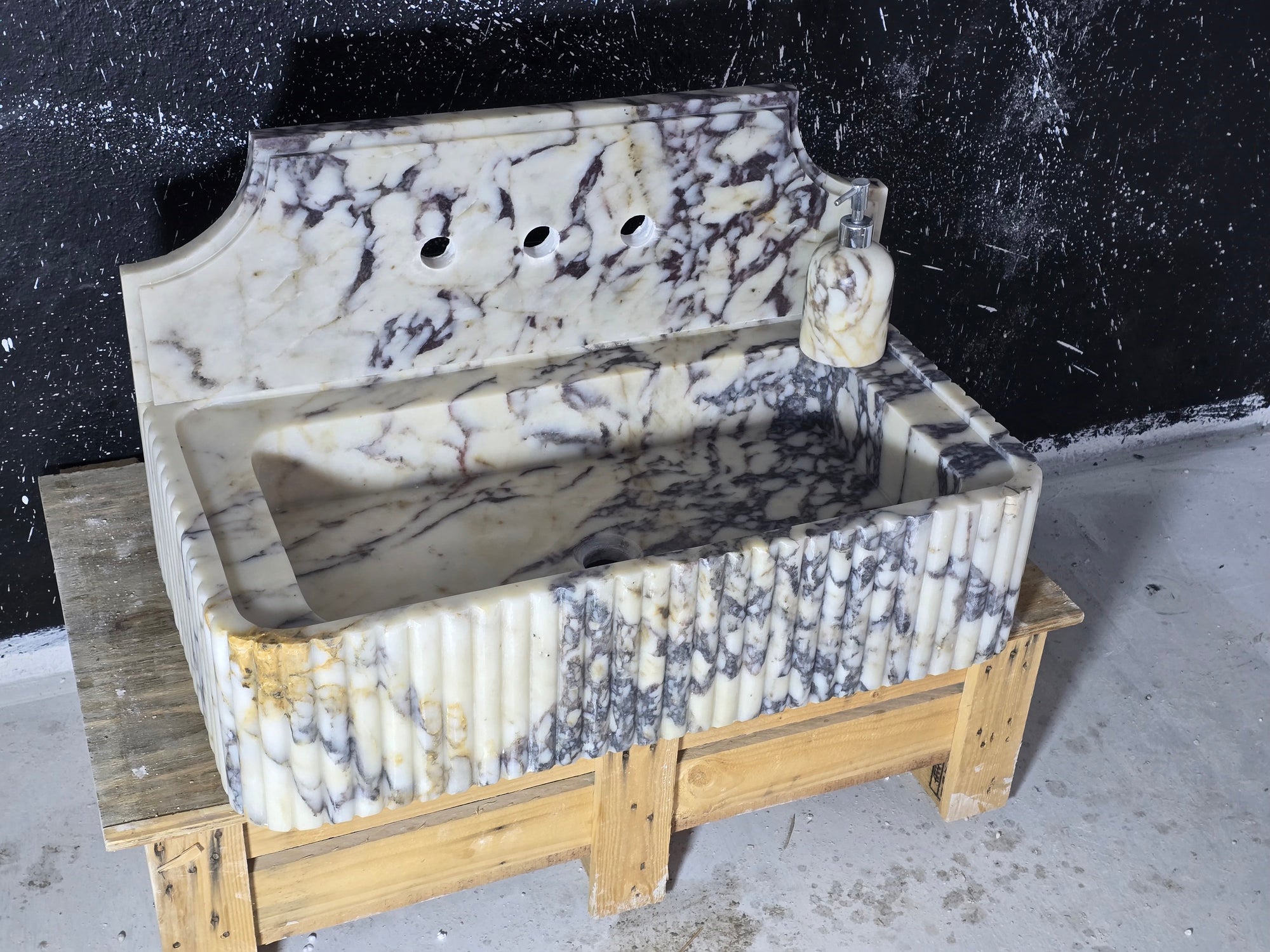 Calacatta Viola Fluted with 8’’ backsplash Marble Sink – Wall Mounted Floating Vanity – Luxury Bathroom Sink Handmade