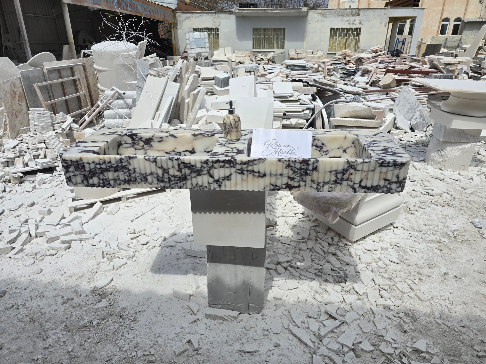 Double Fluted Monolithic Marble Sink 60’’