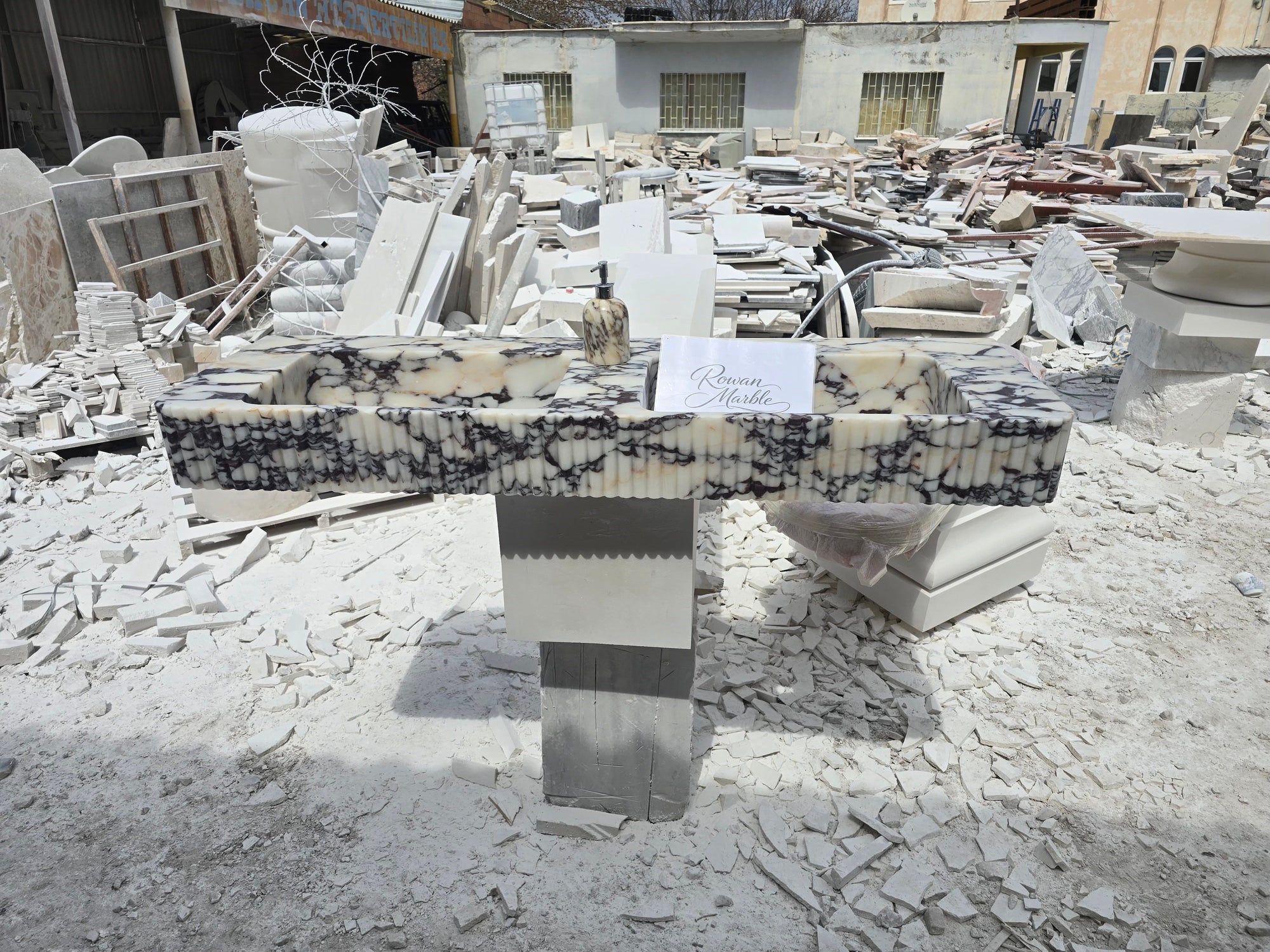 Double Fluted Monolithic Marble Sink 60’’