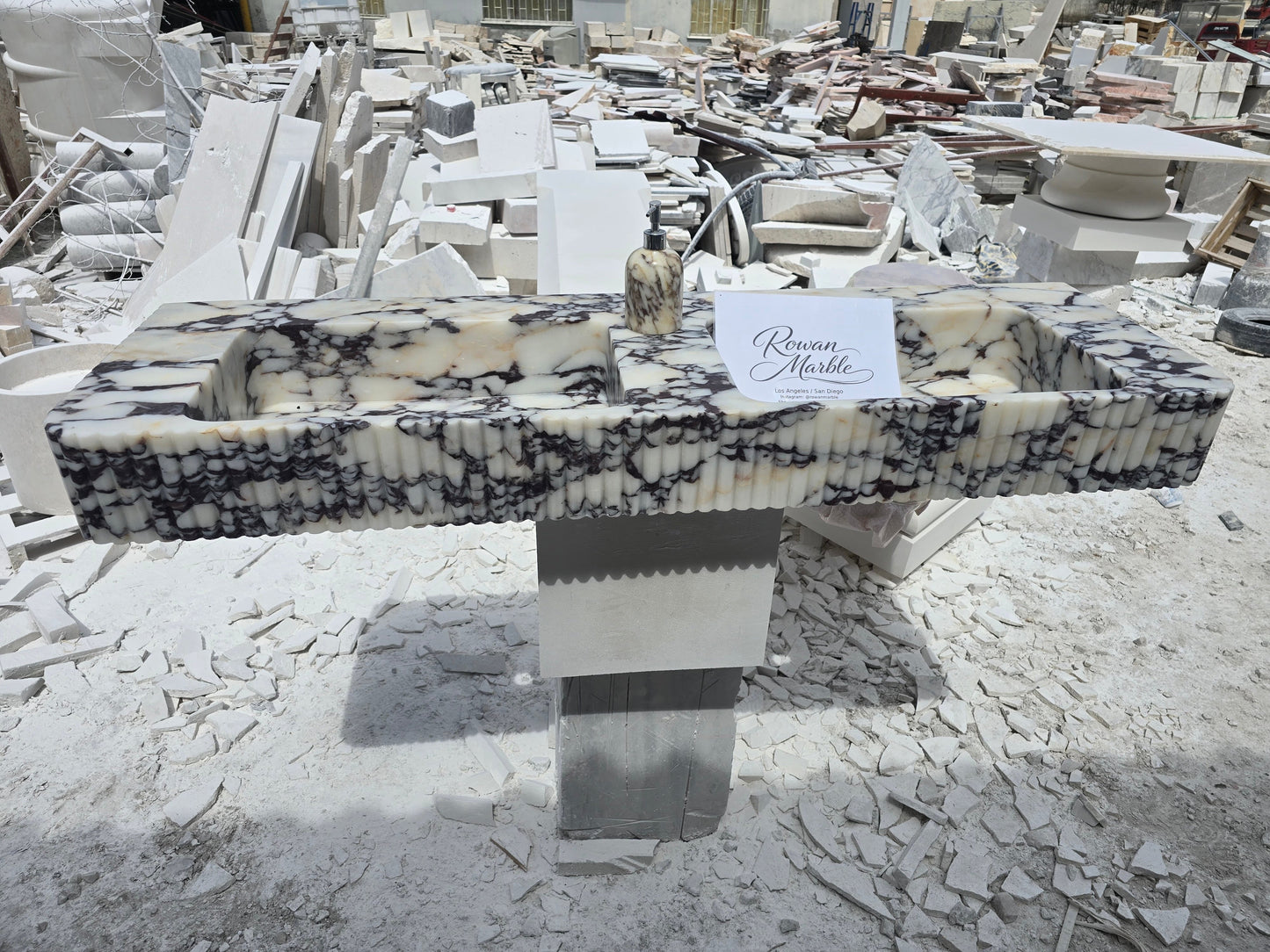 Double Fluted Monolithic Marble Sink 60’’