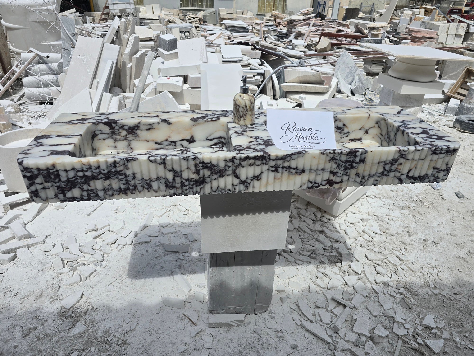 Double Fluted Monolithic Marble Sink 60’’