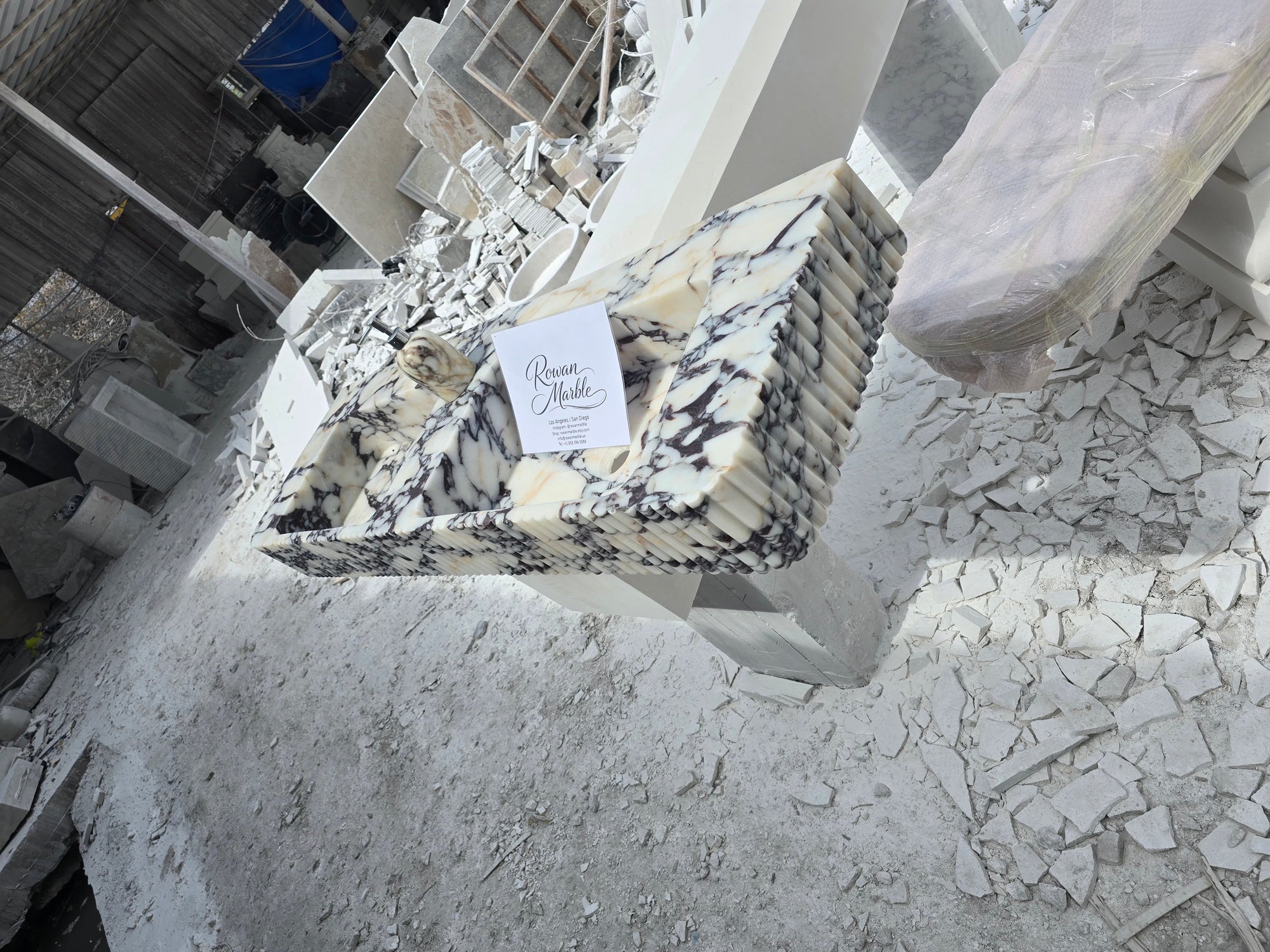 Double Fluted Monolithic Marble Sink 60’’