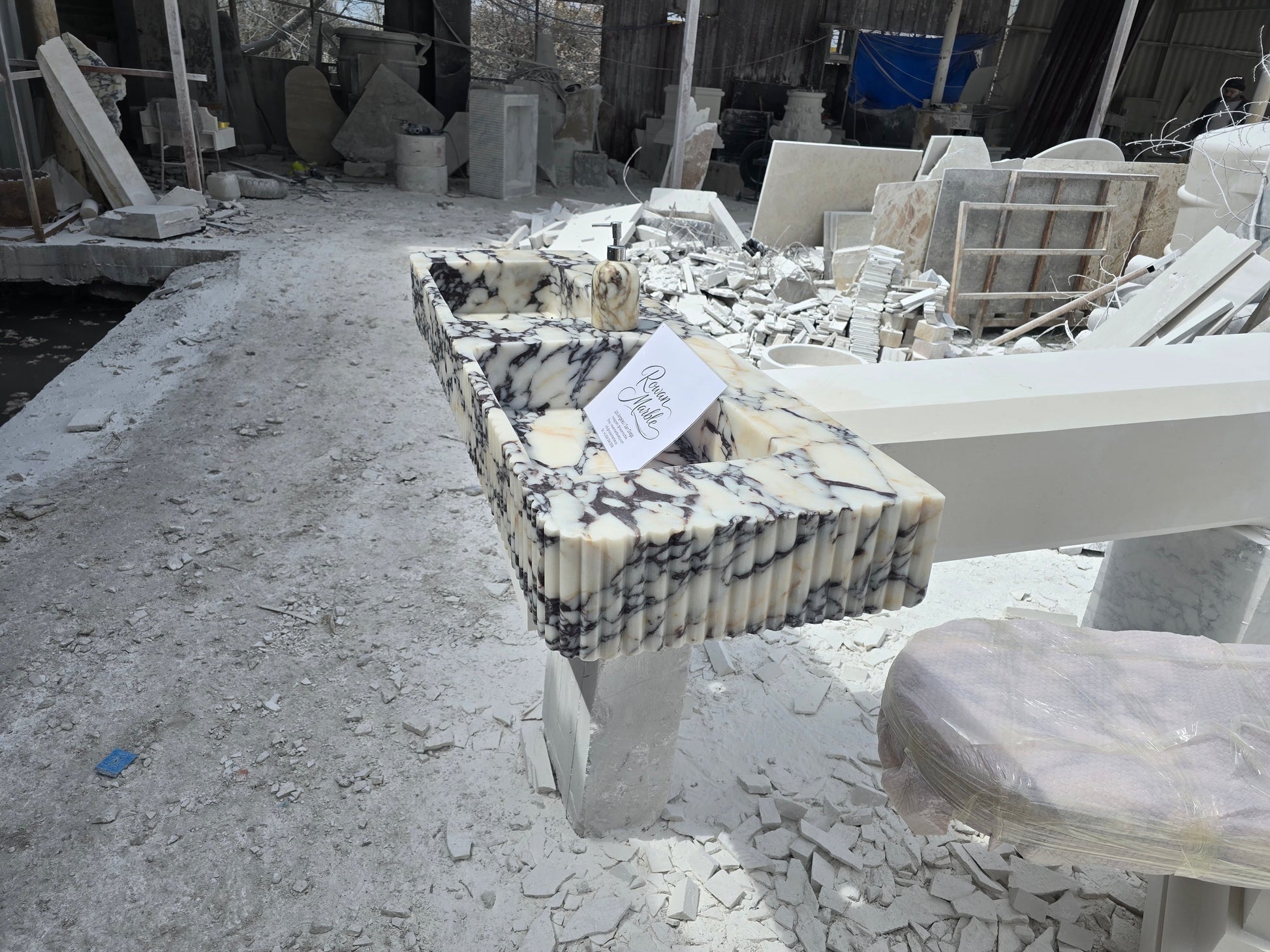 Double Fluted Monolithic Marble Sink 60’’