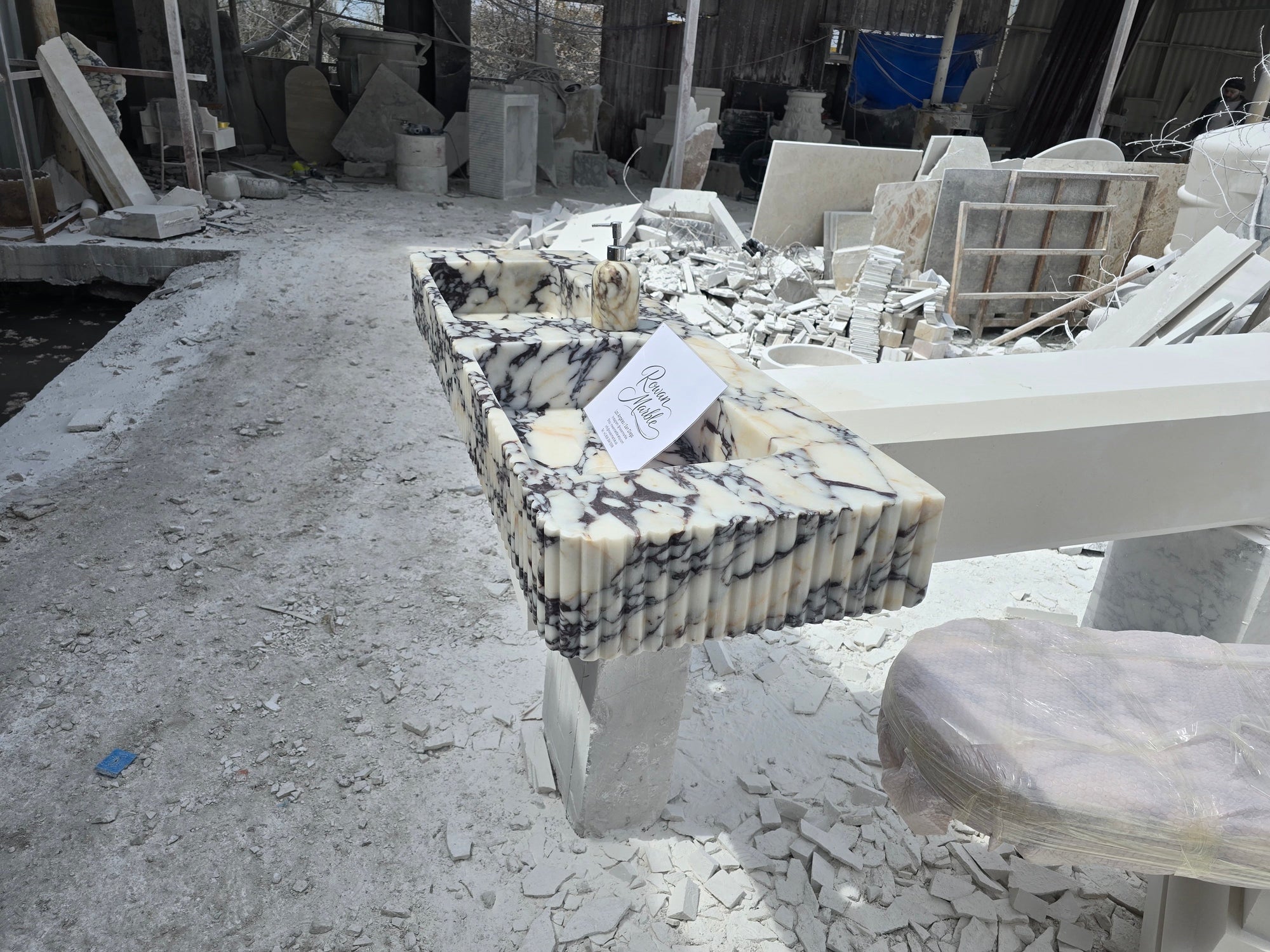 Double Fluted Monolithic Marble Sink 60’’