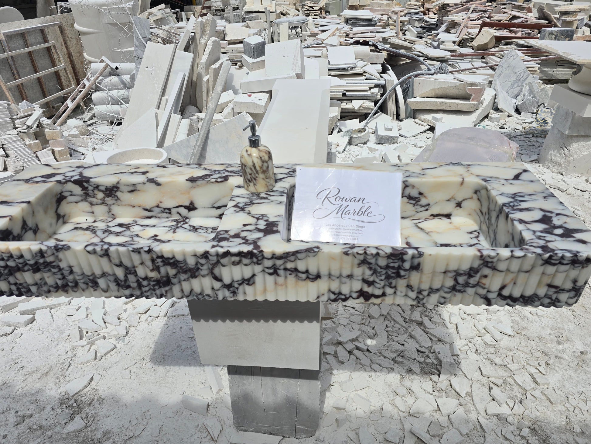 Double Fluted Monolithic Marble Sink 60’’