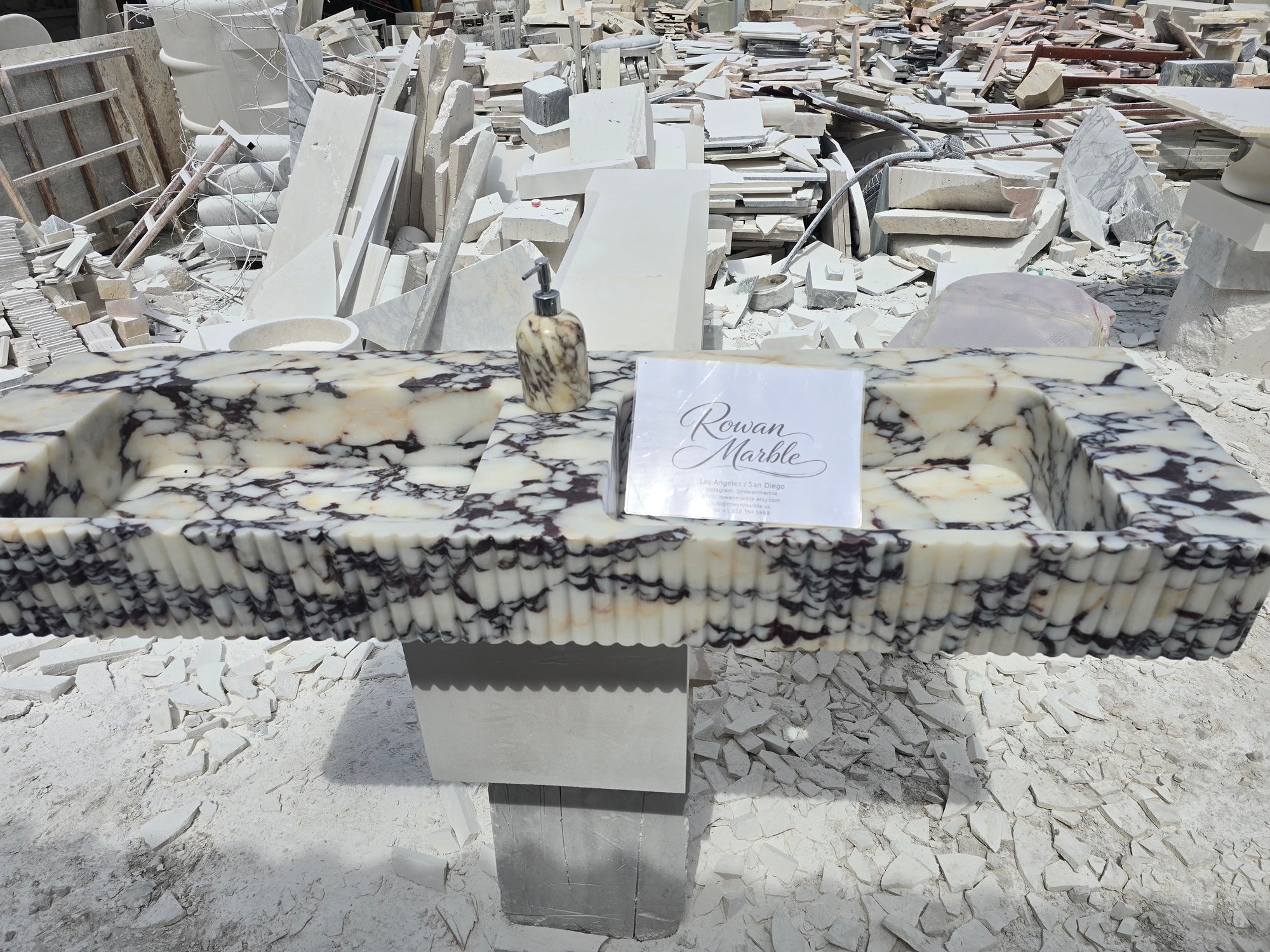 Double Fluted Monolithic Marble Sink 60’’