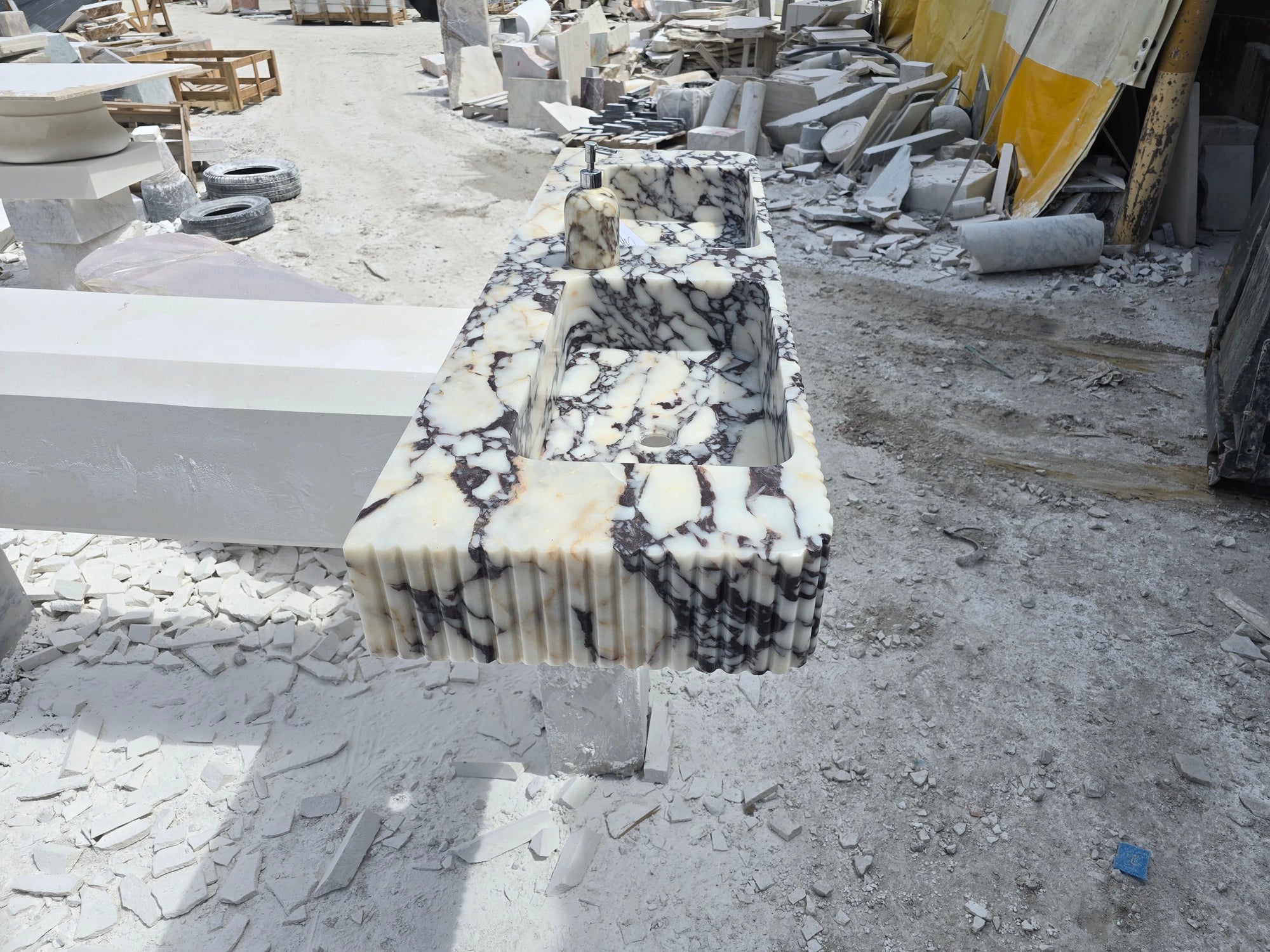 Double Fluted Monolithic Marble Sink 60’’